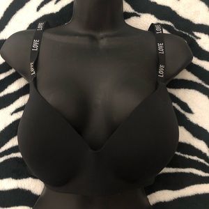 Victoria’s Secret lightly lined wireless bra